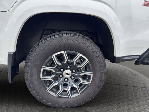 Used 2025 Chevrolet Colorado Z71 w/ Technology Package image 25