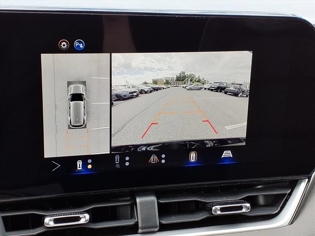Used 2025 Chevrolet Equinox LT w/ Convenience Package II FWD image 24