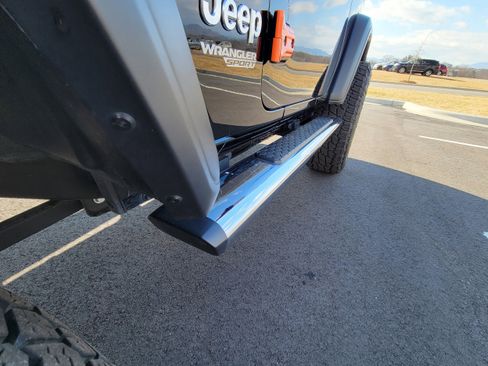 Used 2021 Jeep Wrangler Sport S image 33