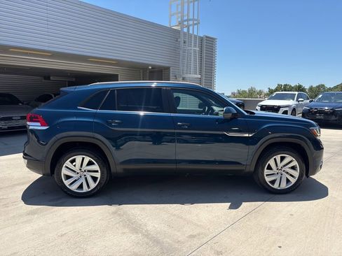 Used 2022 Volkswagen Atlas Cross Sport SE FWD image 4