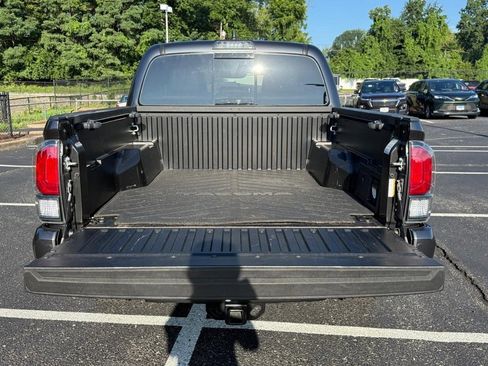 Certified 2022 Toyota Tacoma Limited image 5