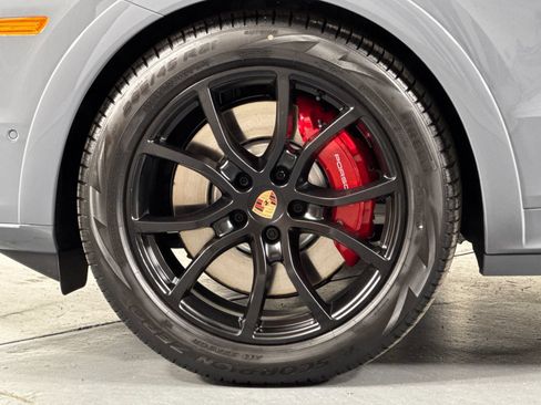 New 2026 Porsche Cayenne GTS AWD/4WD image 34