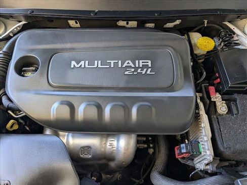 Used 2016 Jeep Cherokee Latitude FWD image 23