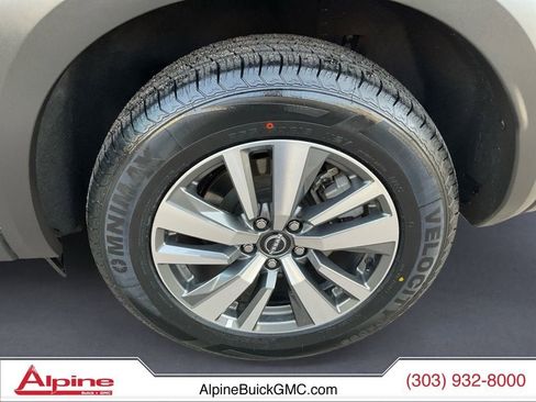 Used 2025 Nissan Pathfinder SL image 14