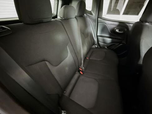 Used 2023 Jeep Renegade Latitude AWD/4WD image 33
