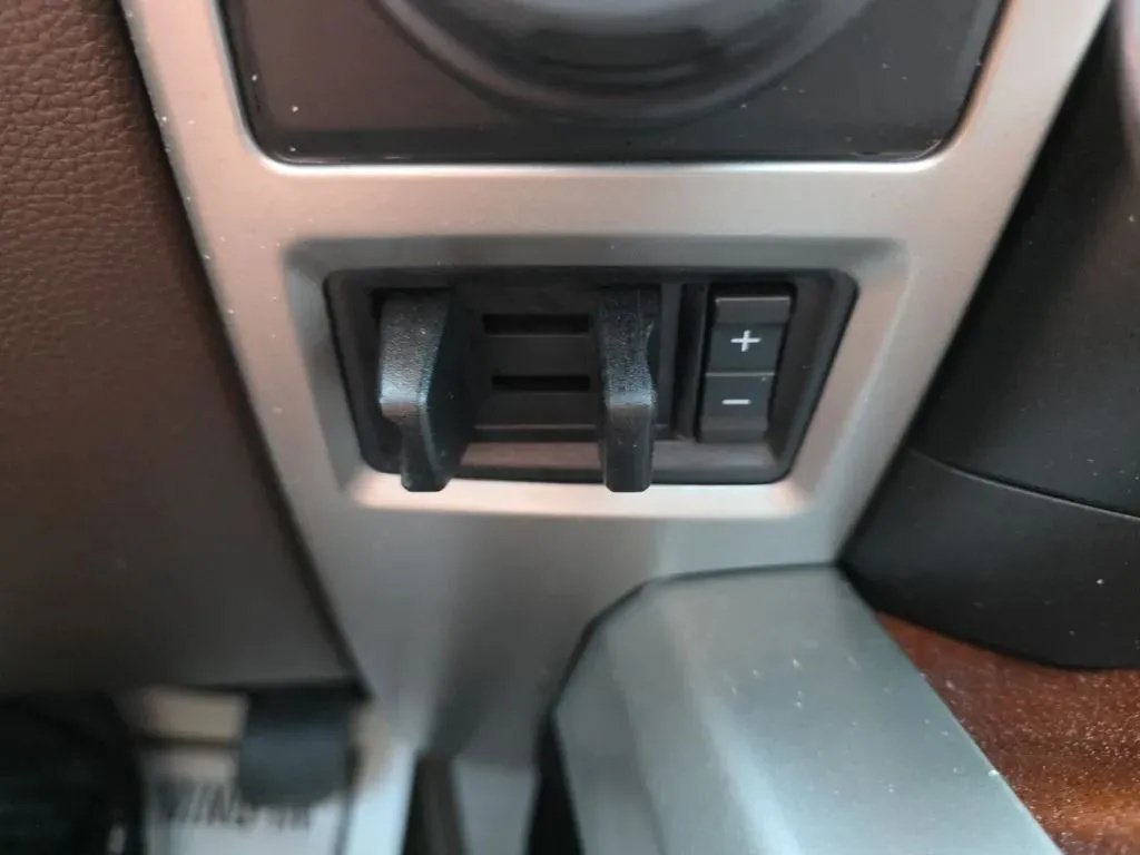 Used 2019 Ford F150 King Ranch w/ Equipment Group 601A Luxury AWD/4WD image 34