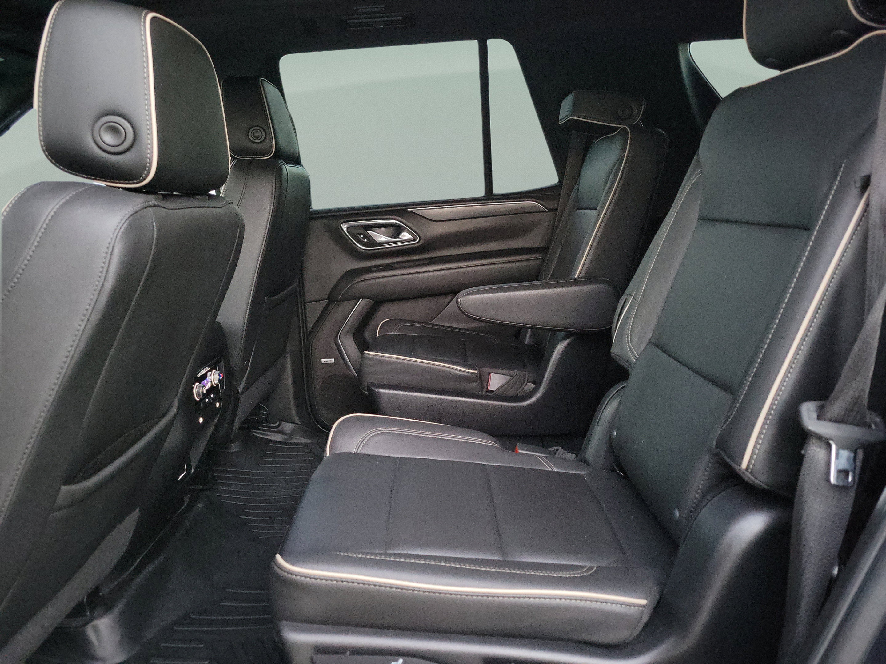 Used 2023 GMC Yukon SLT RWD image 6