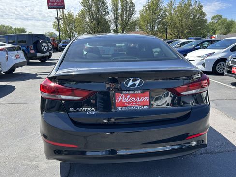 Used 2018 Hyundai Elantra SE FWD image 6