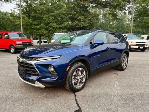Used 2023 Chevrolet Blazer LT AWD/4WD image 2
