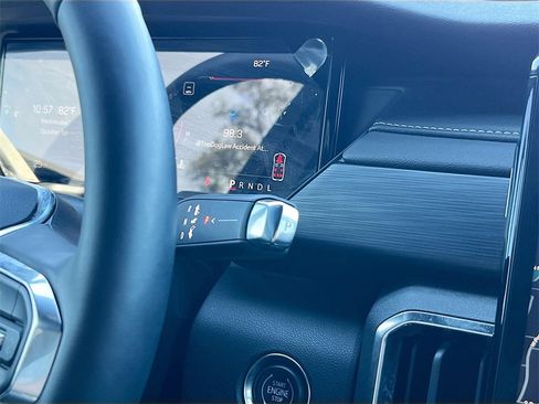 Used 2024 GMC Acadia Elevation w/ Black Edition image 17