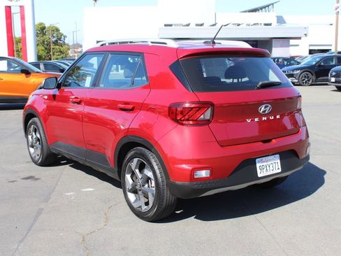 Used 2025 Hyundai Venue SEL FWD image 9