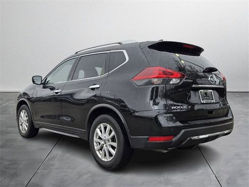 Used 2020 Nissan Rogue SV image 3
