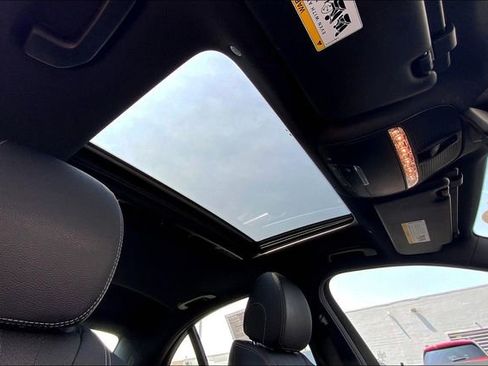 Used 2019 Mercedes-Benz E 300 4MATIC image 11