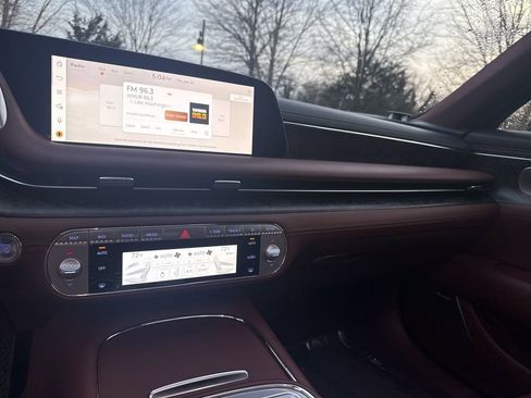 Used 2024 Genesis G90 3.5T image 17