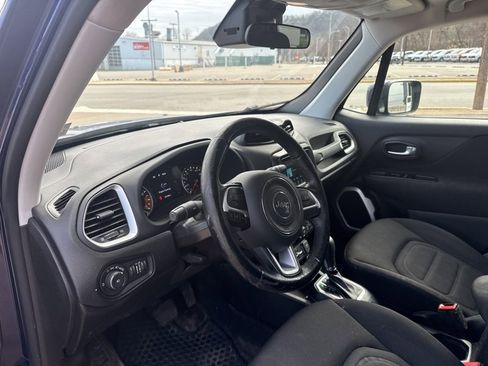 Used 2020 Jeep Renegade Latitude w/ Cold Weather Group image 12