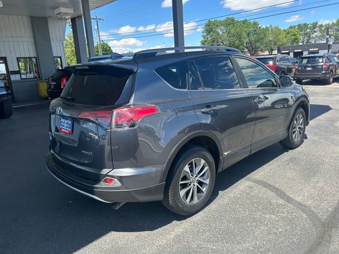 Used 2018 Toyota RAV4 LE AWD/4WD image 10