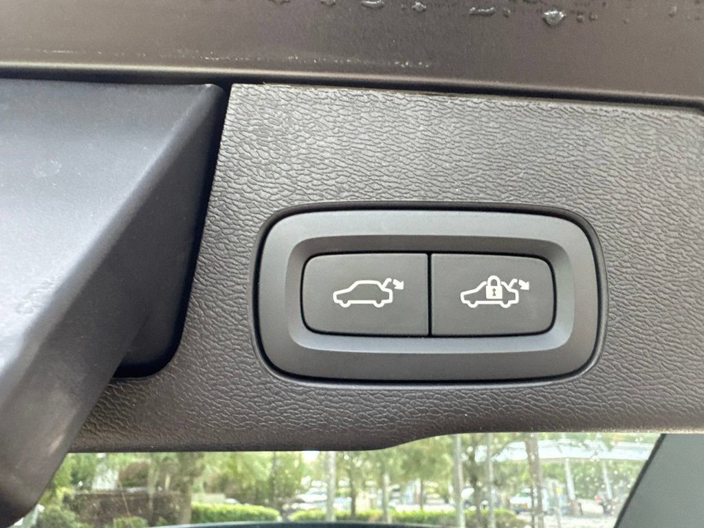 Certified 2026 Volvo XC60 B5 Plus AWD/4WD image 14