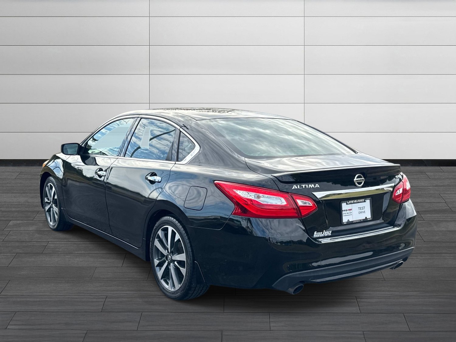 Used 2016 Nissan Altima 2.5 SR w/ Interior Lighting Package FWD image 7
