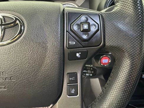 Used 2022 Toyota Tacoma TRD Off-Road w/ TRD Premium Off Road Package AWD/4WD image 16