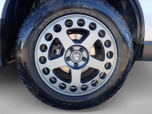 Used 2017 Subaru Forester 2.0XT Premium image 5