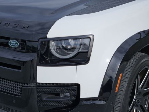 Used 2020 Land Rover Defender 110 SE image 11