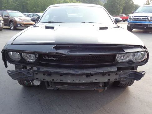 Used 2014 Dodge Challenger SXT RWD image 5