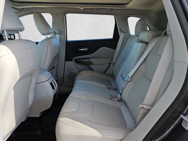 Used 2022 Jeep Cherokee Limited AWD/4WD image 17