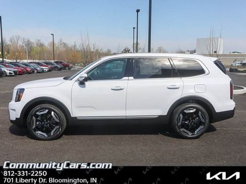 Certified 2025 Kia Telluride EX image 3