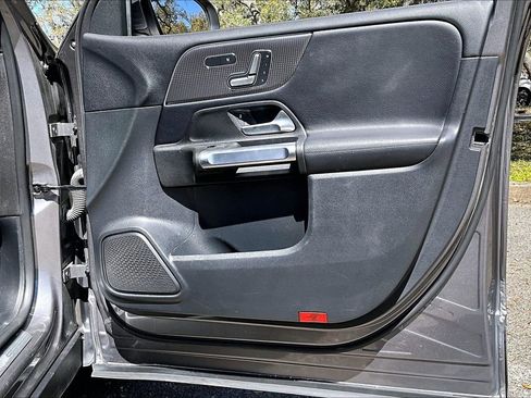 Used 2021 Mercedes-Benz GLB 250 image 28