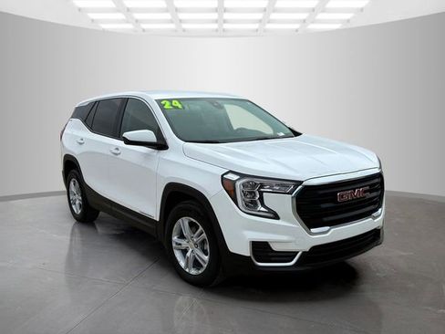 Used 2024 GMC Terrain SLE image 2