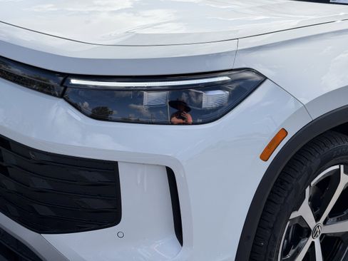 New 2026 Volkswagen Tiguan SE image 8