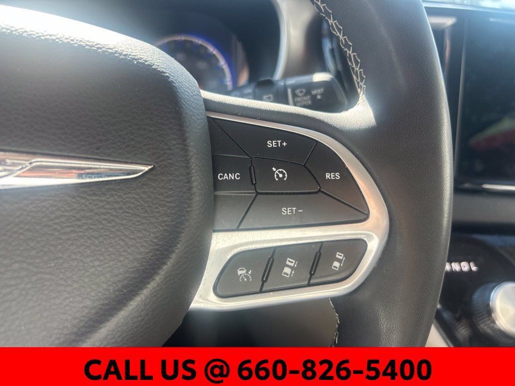 Used 2023 Chrysler Pacifica Touring-L FWD image 13