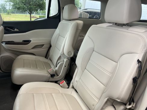 Used 2020 GMC Acadia Denali w/ Technology Package FWD image 33