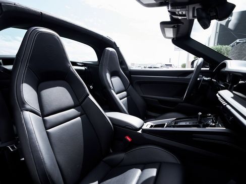 Used 2024 Porsche 911 Targa 4S w/ Premium Package image 36