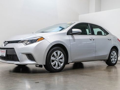 Used 2016 Toyota Corolla LE FWD image 3