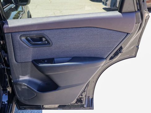 Used 2023 Nissan Rogue S FWD image 19