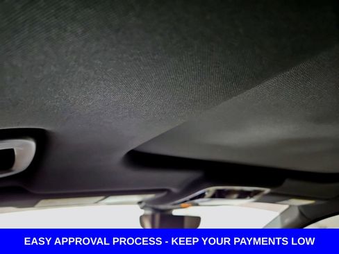 Used 2018 Land Rover Range Rover Velar R-Dynamic SE image 21