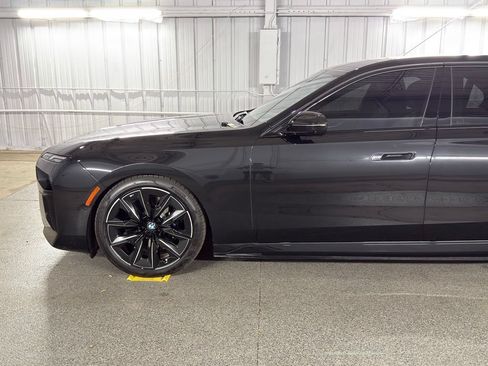 Used 2023 BMW i7 xDrive60 AWD/4WD image 14
