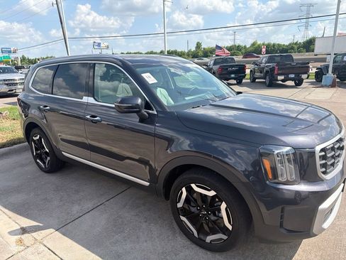 Used 2025 Kia Telluride S FWD image 4