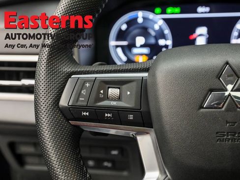Used 2023 Mitsubishi Outlander SE image 15