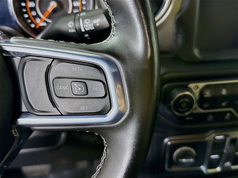 Used 2020 Jeep Wrangler Unlimited Sahara image 22