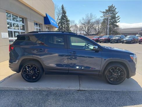 Used 2023 GMC Terrain SLE w/ Elevation Edition AWD/4WD image 9