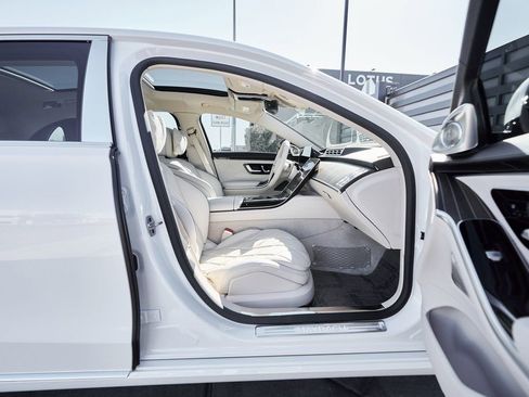 Used 2025 Mercedes-Benz Maybach S 680 4MATIC image 26