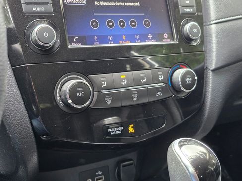 Used 2018 Nissan Rogue S image 26