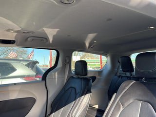 Used 2024 Chrysler Pacifica Touring-L FWD image 22