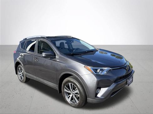 Used 2017 Toyota RAV4 XLE w/ All Weather Liner Package AWD/4WD image 4