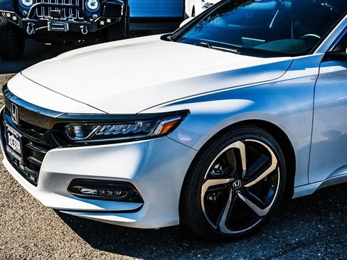 Used 2018 Honda Accord Sport image 14