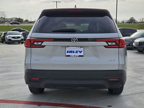 Used 2025 Toyota Grand Highlander AWD image 4