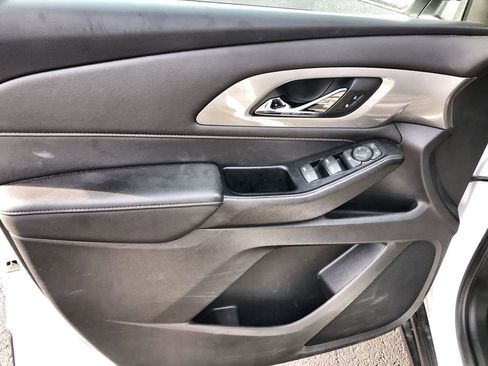 Used 2023 Chevrolet Traverse LT image 13