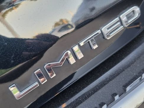 Used 2023 Toyota Highlander Limited FWD image 9
